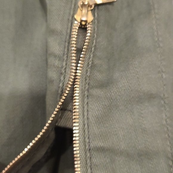 7 for all mankind Skinny Green Denim.jesns with zippers down the leg - Picture 6 of 9